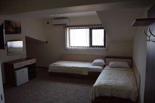Отель Dimax Hotel Yoakim-Gruevo Двухместный номер с 1 кроватью или 2 отдельными кроватями и собственной ванной комнатой-4