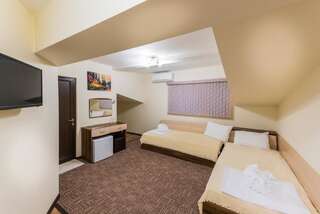 Отель Dimax Hotel Yoakim-Gruevo Двухместный номер с 1 кроватью или 2 отдельными кроватями и собственной ванной комнатой-2